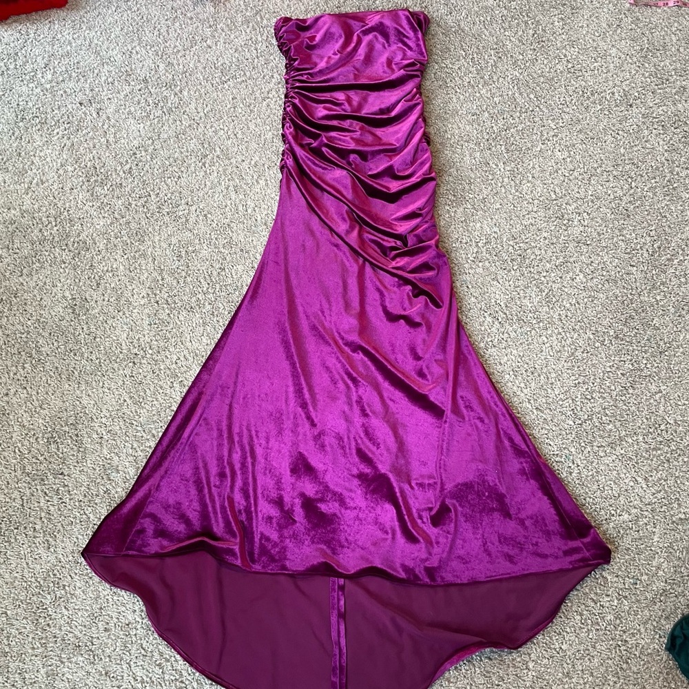 Sherri Hill fucsia purple velvet strapless ruched maxi prom in style 55761 - Picture 5 of 7